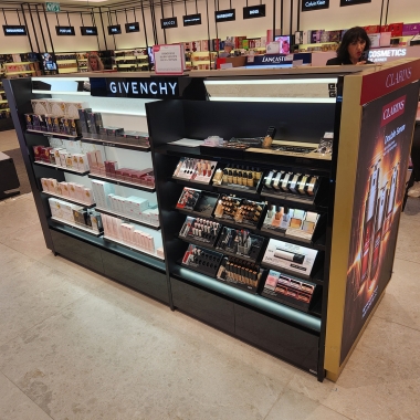 גונדולה GIVENCHY + דופן צד  ס.פ גלרי בת ים