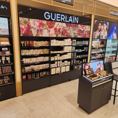 מתחם GUERLAIN  סופר פארם גלרי בת ים