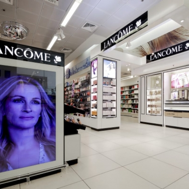 LANCOME SHOP IN  SHOP מול הים